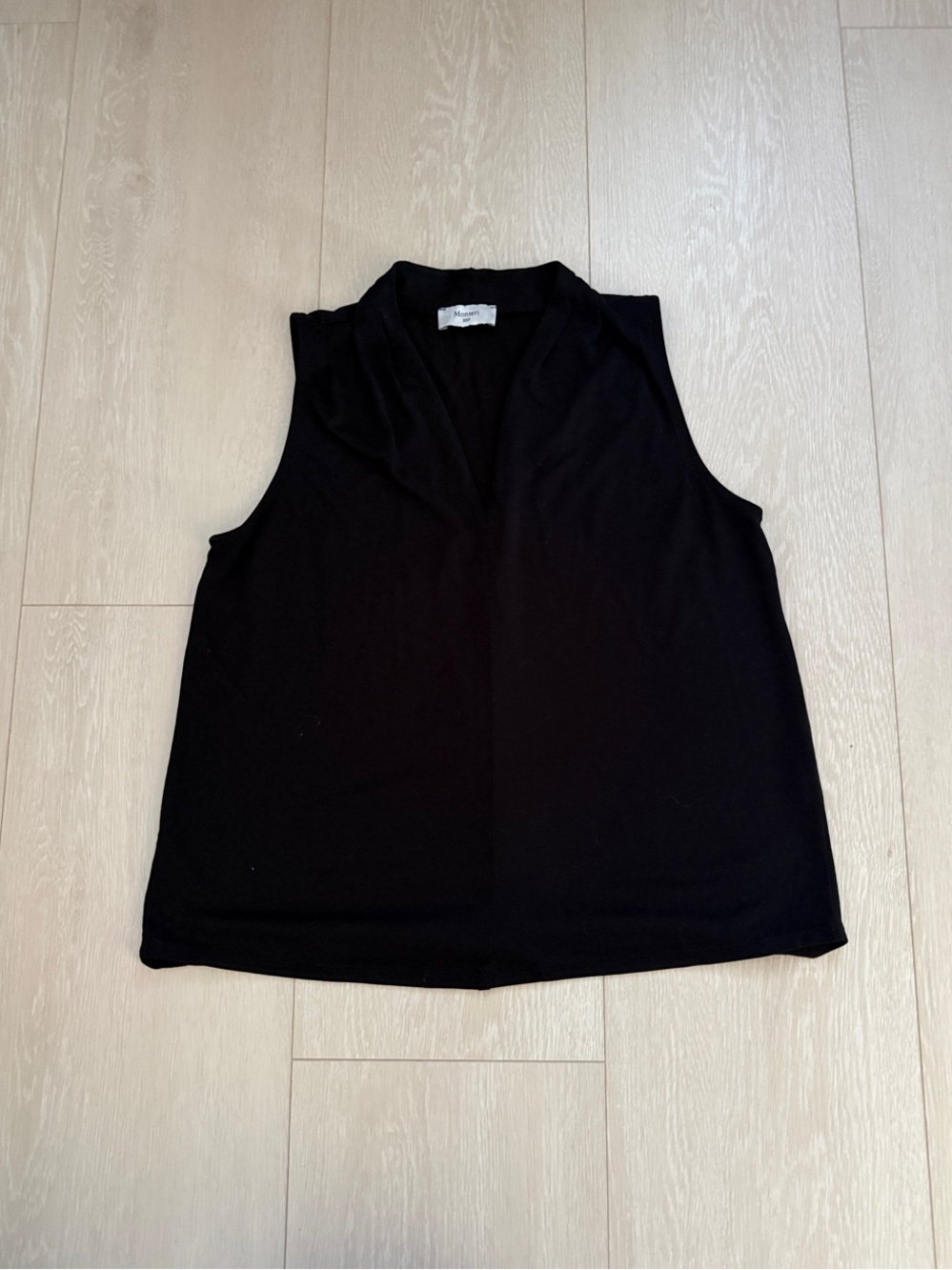 Monteri Classic Black Sleeveless V-Neck Tank Top
